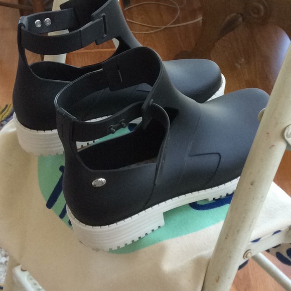 Mel by Melissa boots - Picture 3 of 4